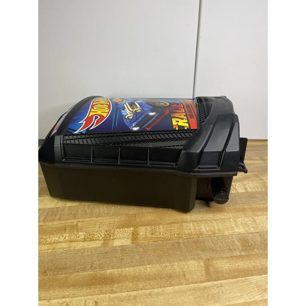 HOT WHEELS WHEELED STORAGE CARRY CASE He's missing‎ a tire